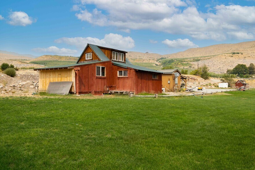 More Photos Of 385 State Route 153, Pateros, WA 98846, USA, Pateros Specialty For Sale