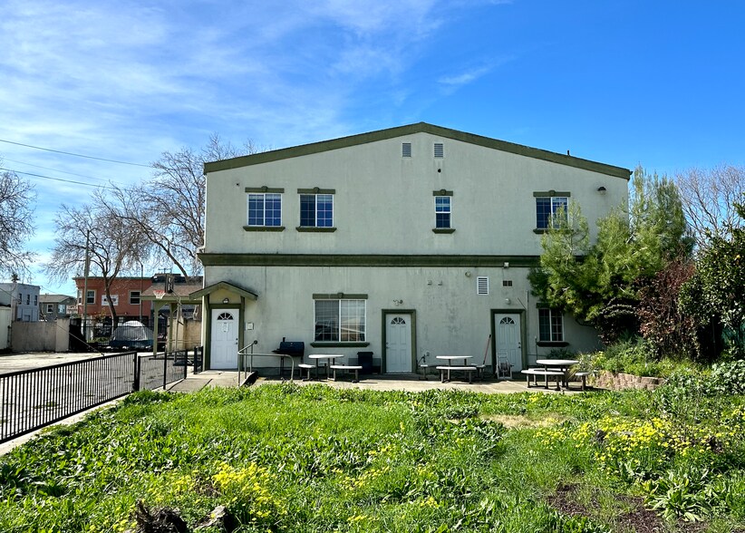 More Photos Of 9629 Holly St, Oakland Religious Facility For Sale
