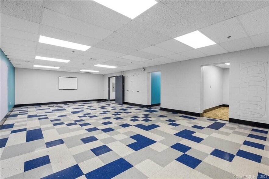 More Photos Of 192 Westbrook Rd, Essex Medical For Lease