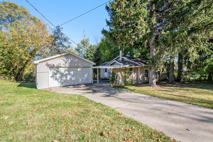 More Photos Of 1005 E Front St, Buchanan Specialty For Sale