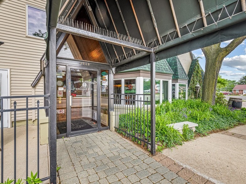 More Photos Of 5040 N 2nd St, Loves Park Restaurant For Sale