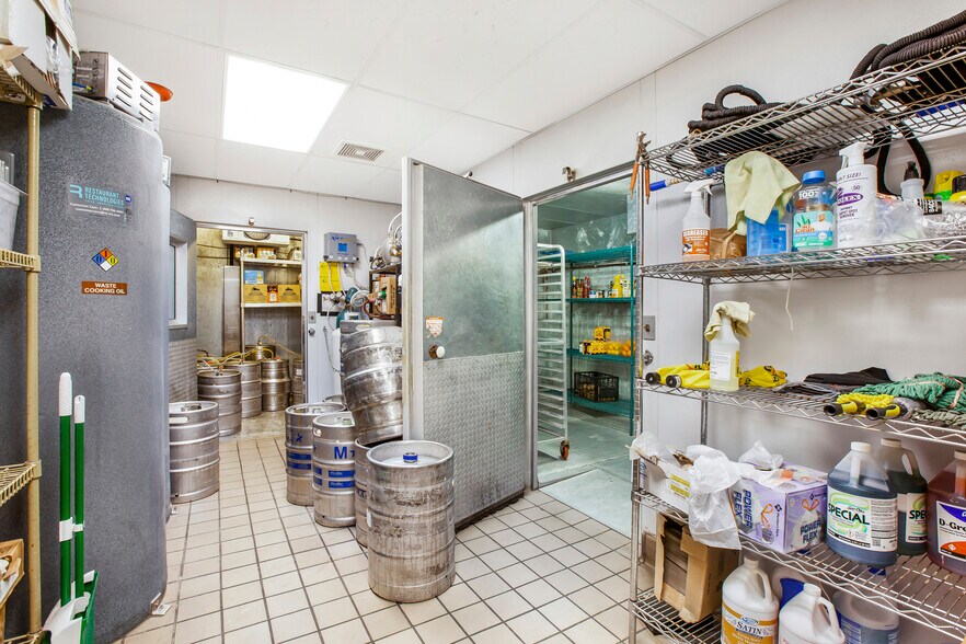 More Photos Of 11275 Folsom Blvd, Rancho Cordova Restaurant For Lease