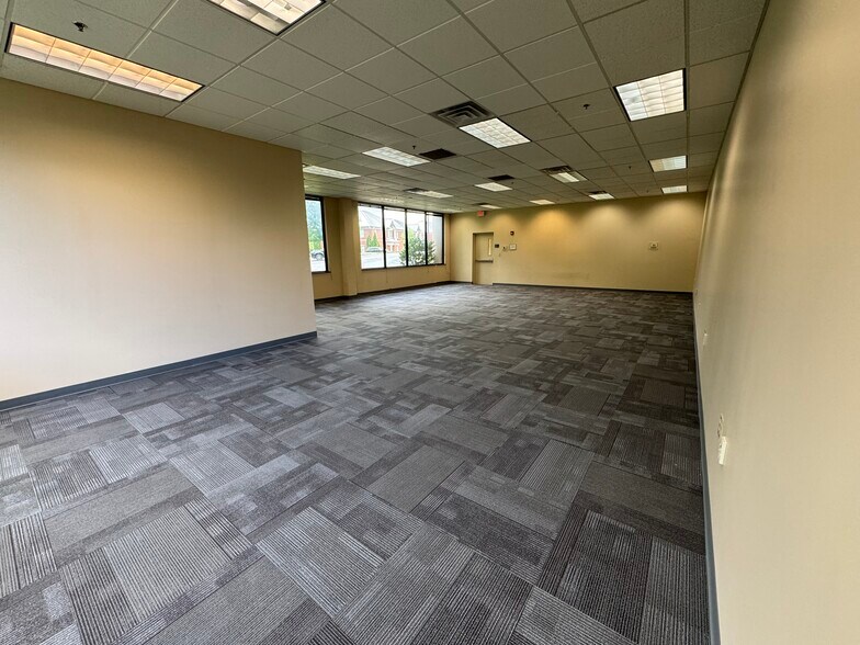 More Photos Of 2031 Nelson Miller Pky, Louisville Office For Lease