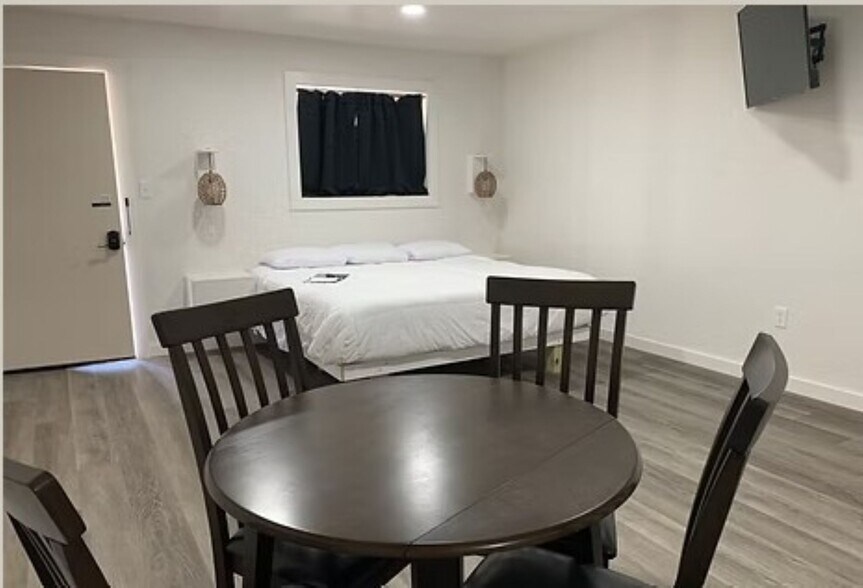 More Photos Of 6199 US-165 Hwy, Columbia Hotel For Sale