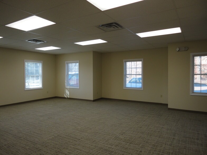 More Photos Of 200 Mountain Rd, Farmington Office For Lease