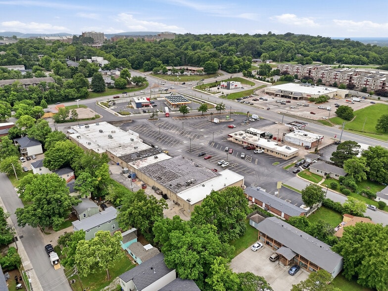 More Photos Of 1200-1220 N Garland Ave, Fayetteville Unknown For Lease
