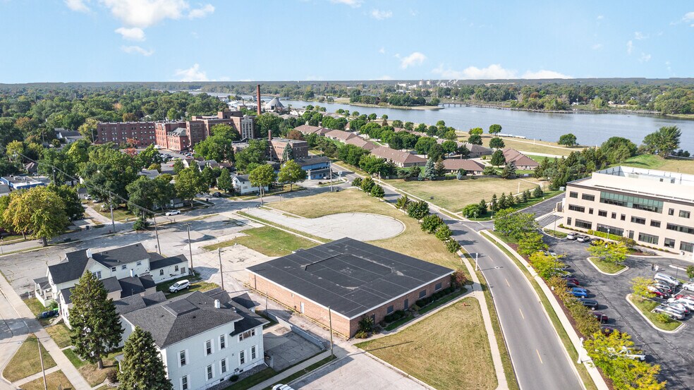 More Photos Of 200 N 13th St, Bay City Warehouse For Lease