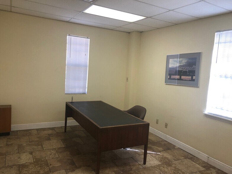 More Photos Of 9809 McCullough Ave, San Antonio Warehouse For Lease