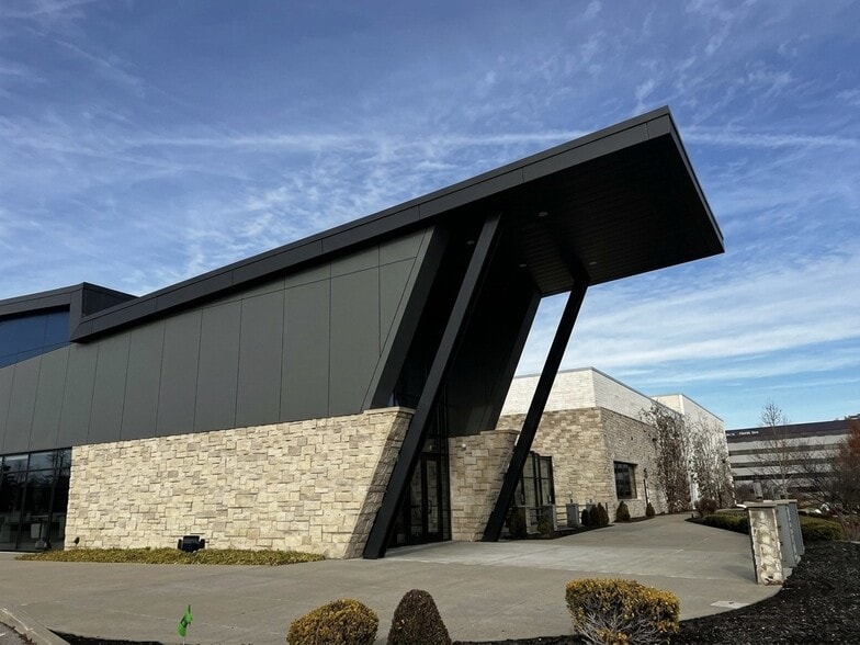 More Photos Of 4780 Cornell Rd, Cincinnati Movie Theatre For Sale