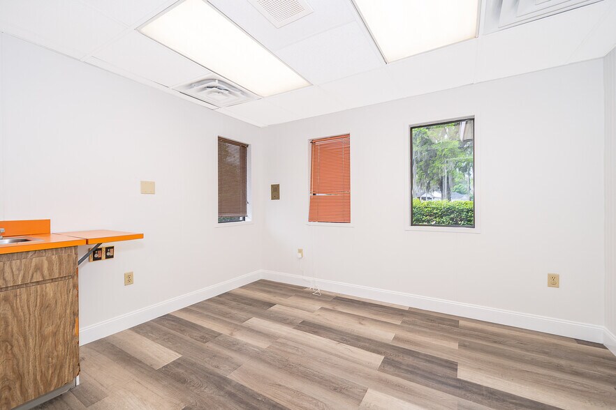 More Photos Of 2025 Flamingo Dr, Bartow Medical For Lease