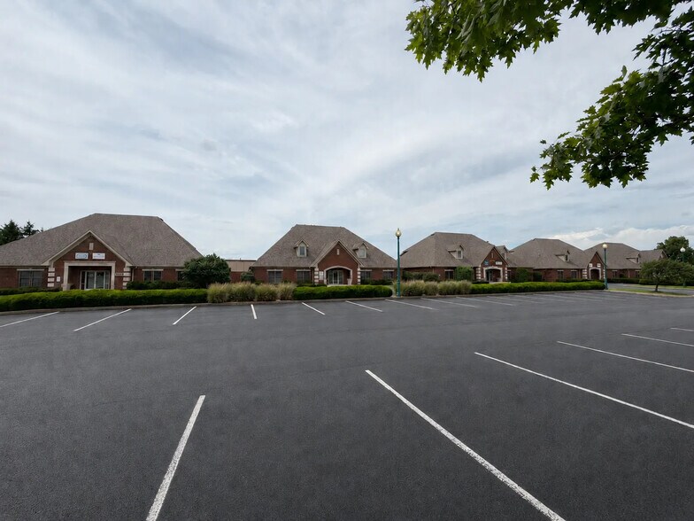 More Photos Of 9955 Crosspoint Blvd, Fishers Office For Sale