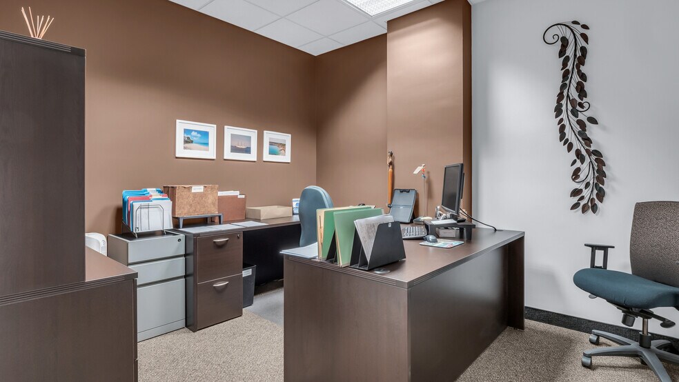 More Photos Of 484 Pelissier St, Windsor Office For Lease