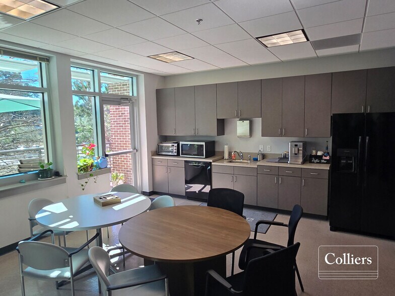 More Photos Of 421 Wando Park Blvd, Mount Pleasant Office For Sale