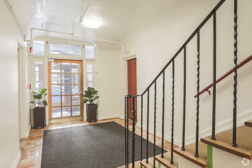 More Photos Of 614 SW Jackson St, Portland Apartments For Sale