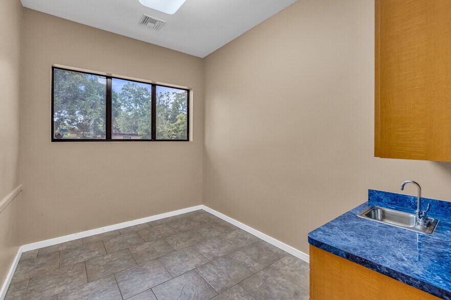More Photos Of 6531 103rd St, Jacksonville Medical For Lease