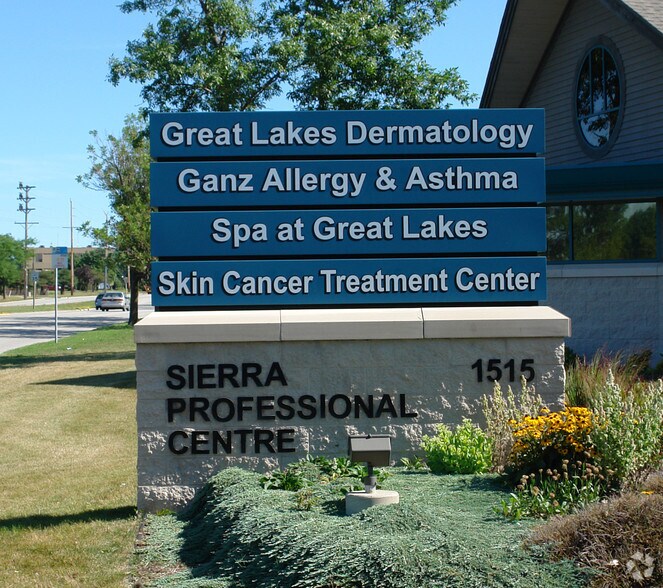 More Photos Of 1515 S Green Bay Rd, Racine Medical For Lease