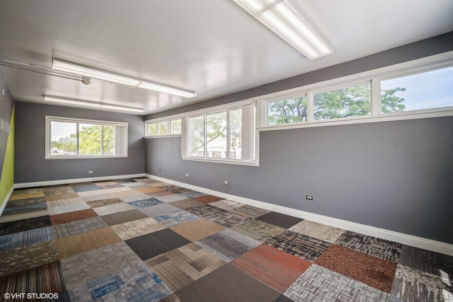 More Photos Of 8755 Trumbull Ave, Skokie Office For Lease