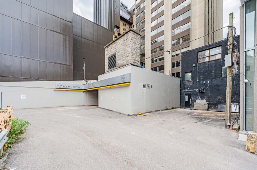 More Photos Of 192 Bloor St W, Toronto Storefront Retail Office For Lease