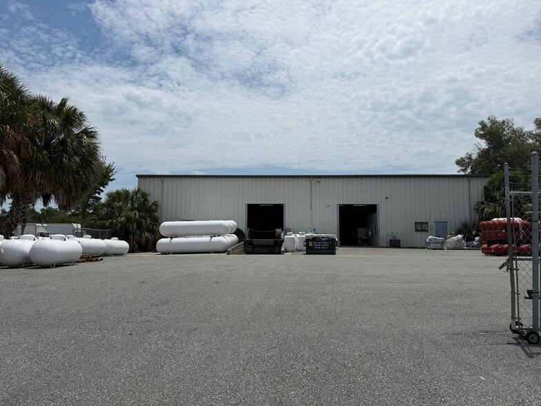 More Photos Of 229 SW 54th Ct, Ocala Distribution For Lease