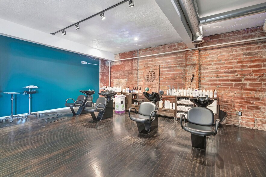 More Photos Of 6091-6095 Montgomery Rd, Cincinnati Storefront Retail Office For Lease