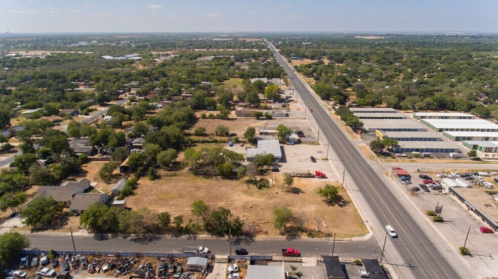 More Photos Of 2200-2204 S WW White Rd, San Antonio Restaurant For Lease