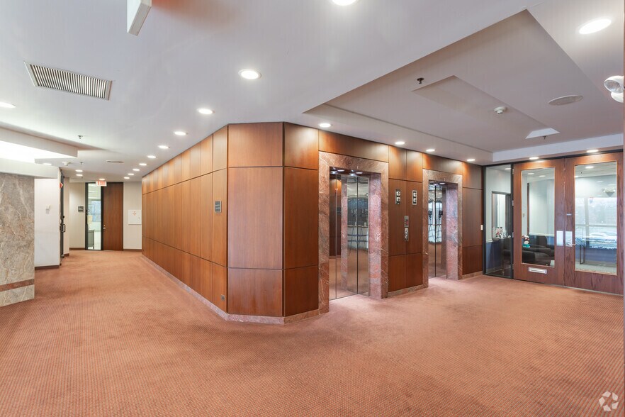 More Photos Of 3 Hawthorn Pky, Vernon Hills Office For Lease