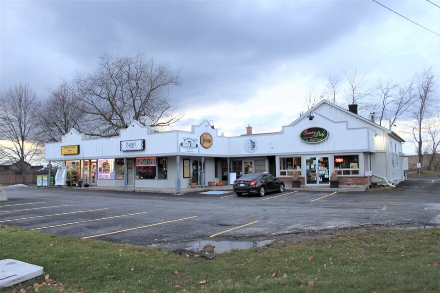 More Photos Of 1648 Taunton, Clarington Restaurant For Lease
