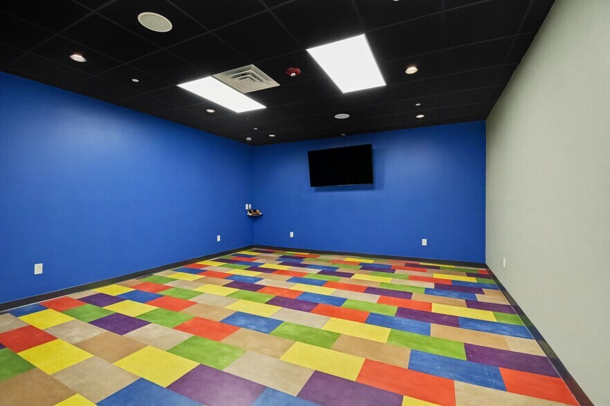 More Photos Of 8845 Gratiot Rd, Saginaw Freestanding For Lease