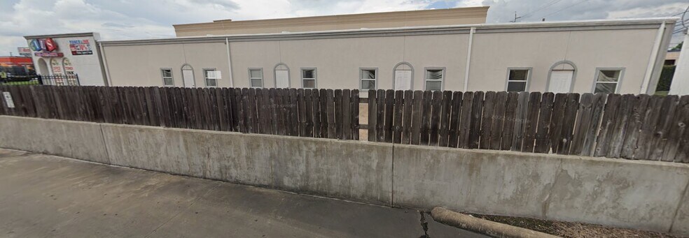 More Photos Of 3929 Fondren Rd, Houston Auto Repair For Lease