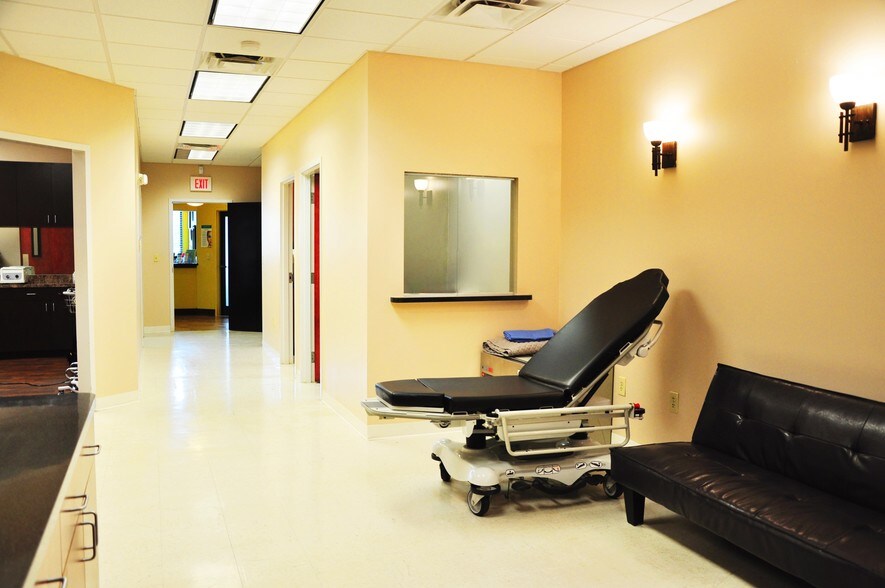 More Photos Of 12460-12468 W Atlantic Blvd, Coral Springs Medical For Lease