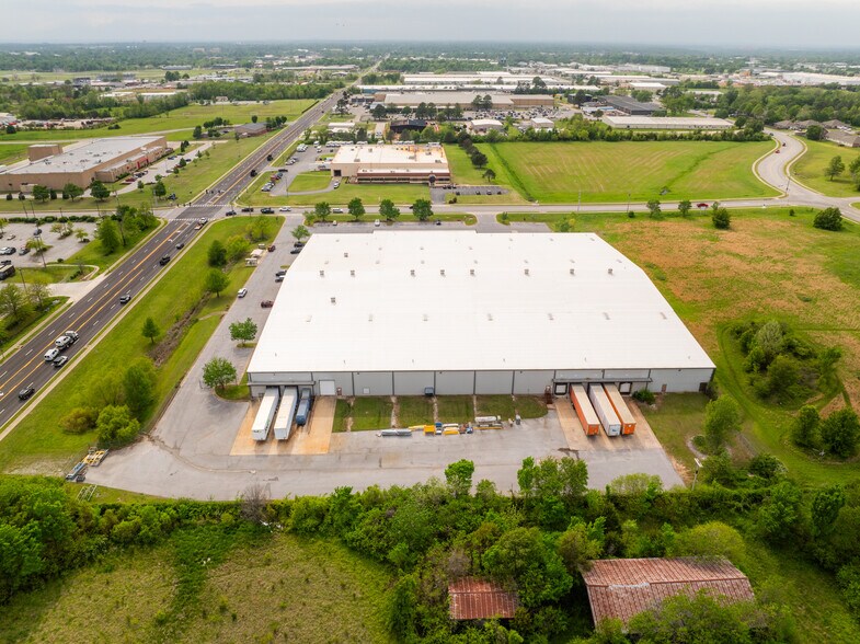 More Photos Of 603 N Monitor Rd, Springdale Warehouse For Lease