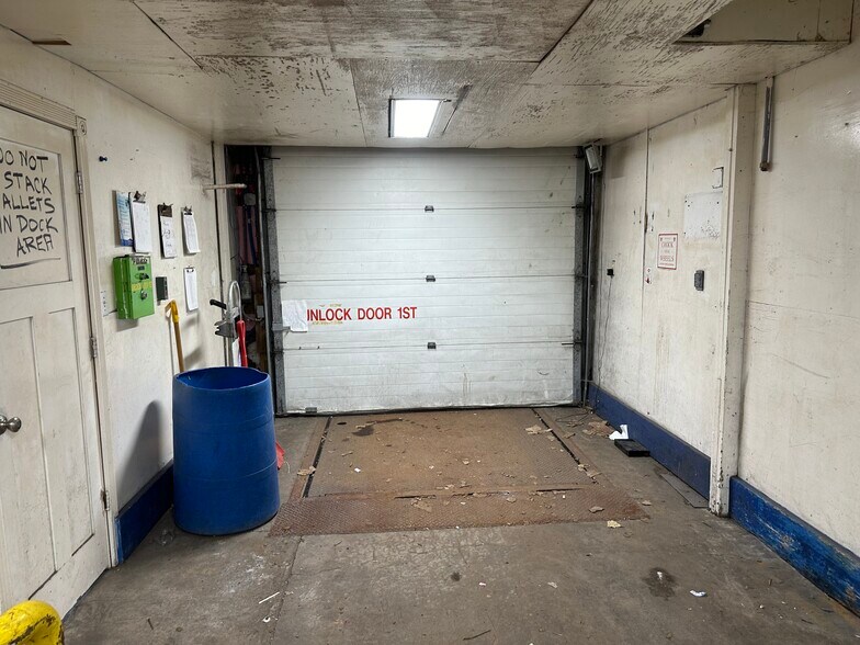 More Photos Of 19 Nightengale Ln, Dubuque Warehouse For Lease