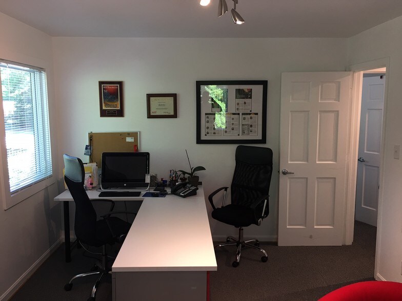 More Photos Of 1223 Walnut St, Cary Office For Lease
