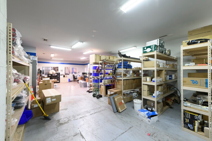 More Photos Of 10232-10234 Glenoaks Blvd, Pacoima Warehouse For Sale