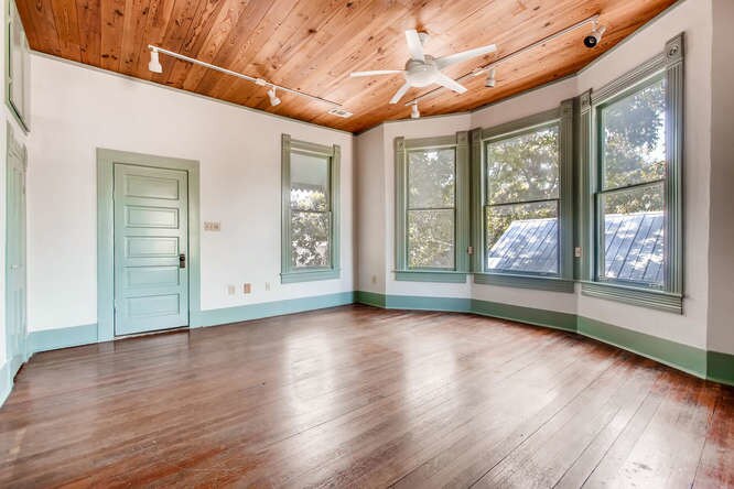 More Photos Of 1301 E Cesar Chavez St, Austin Loft Creative Space For Sale