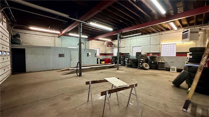 More Photos Of 535 Freeport Rd, Creighton Auto Repair For Sale