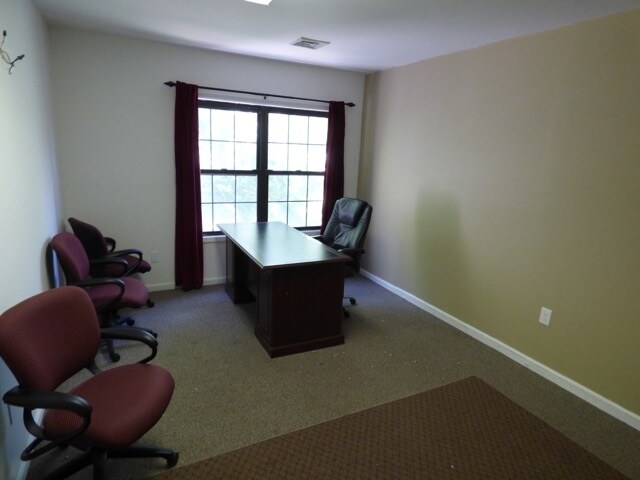 More Photos Of 1967 Lincoln Hwy, Edison Office For Sale