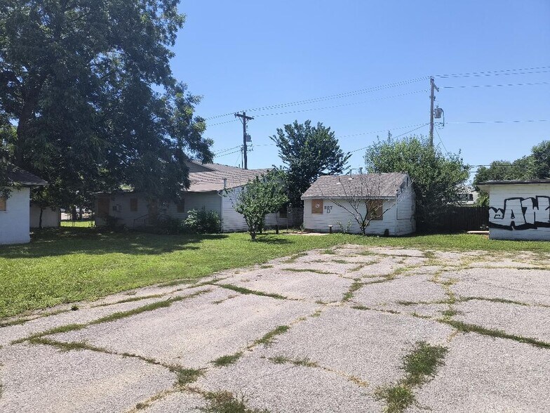 More Photos Of 1518 E 1st St N, Wichita Apartments For Sale