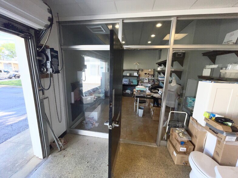 More Photos Of 1155 NE Cleveland St, Clearwater Office Residential For Lease