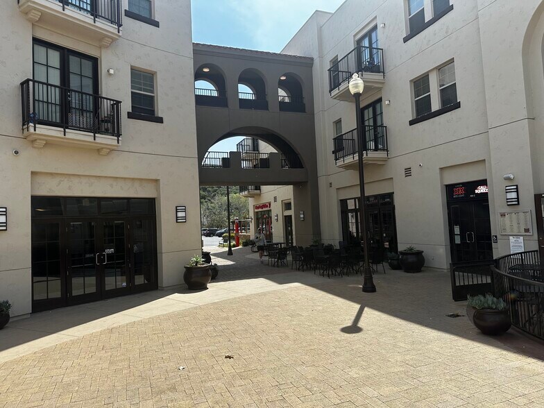 More Photos Of 45 Rincon Dr, Camarillo General Retail For Lease