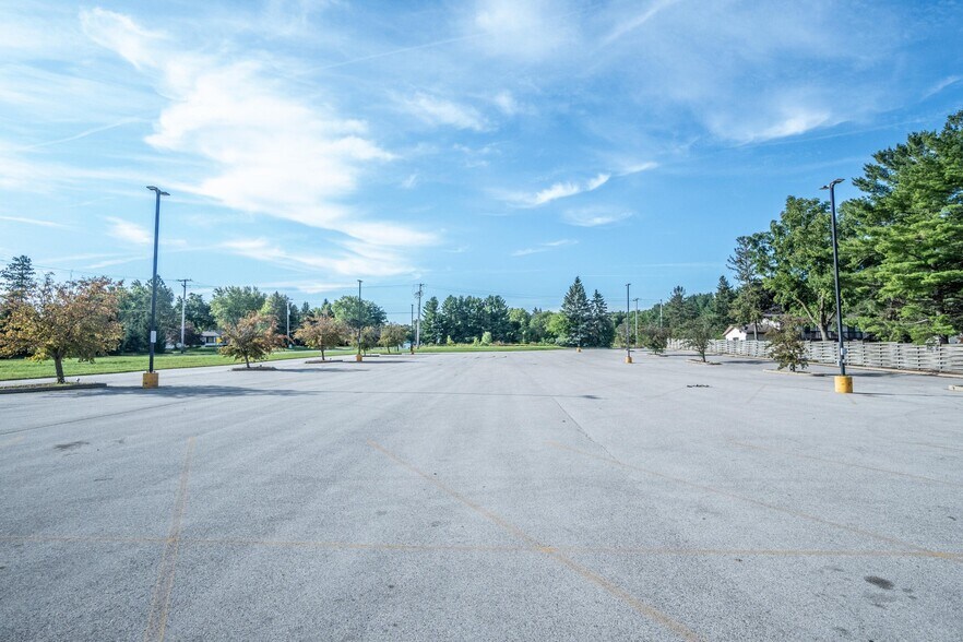 More Photos Of 1361 Grand Ave, Hartford Movie Theatre For Sale