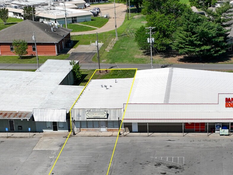 More Photos Of 740 Everett St, Tiptonville General Retail For Sale