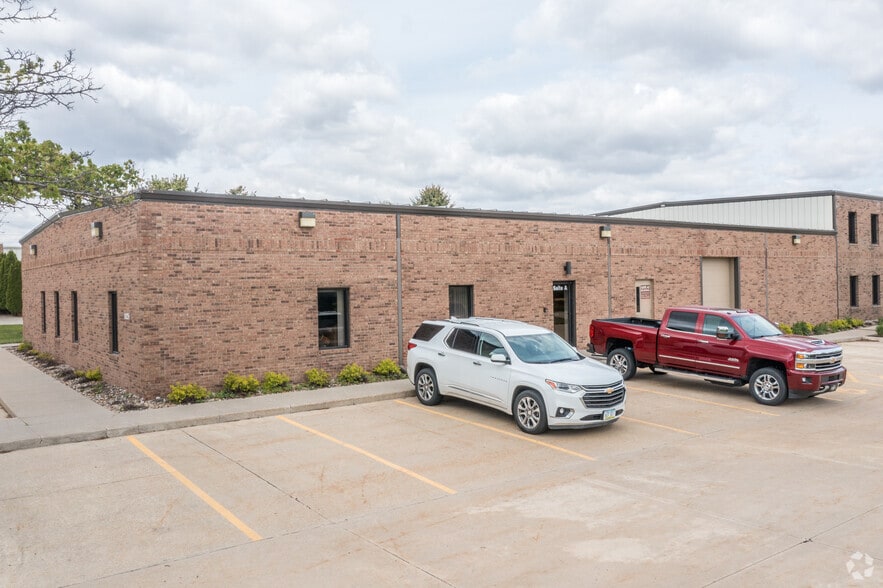 More Photos Of 1125 SE Westbrooke Dr, Waukee Warehouse For Lease