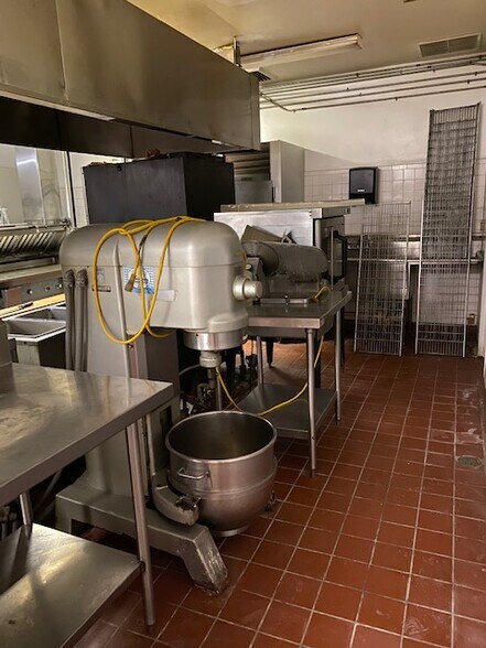 More Photos Of 2005 Richmond Rd, Williamsburg Restaurant For Lease
