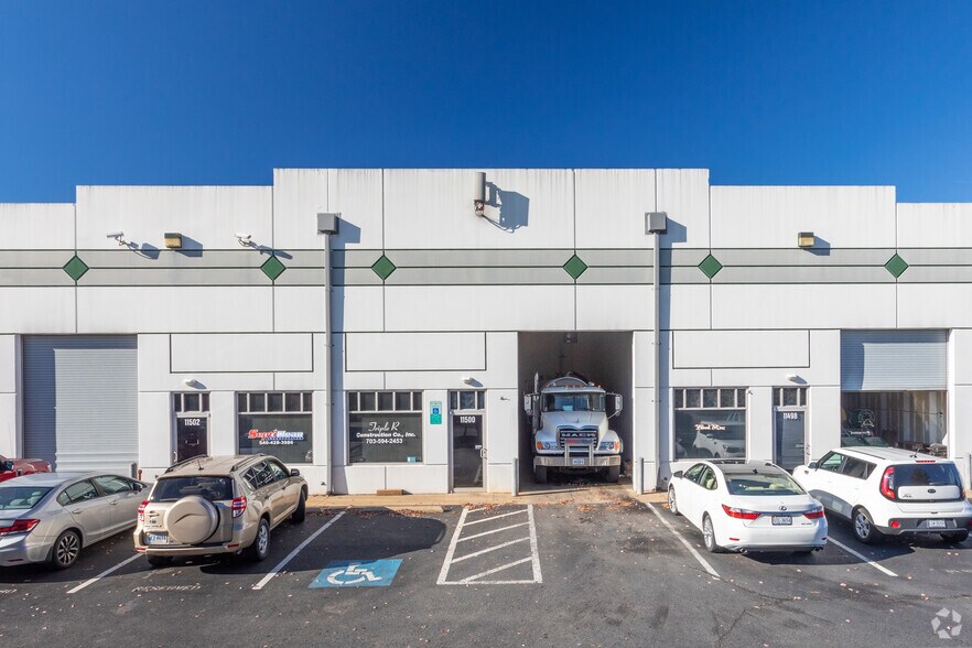 More Photos Of 11482-11518 Robertson Dr, Manassas Warehouse For Lease