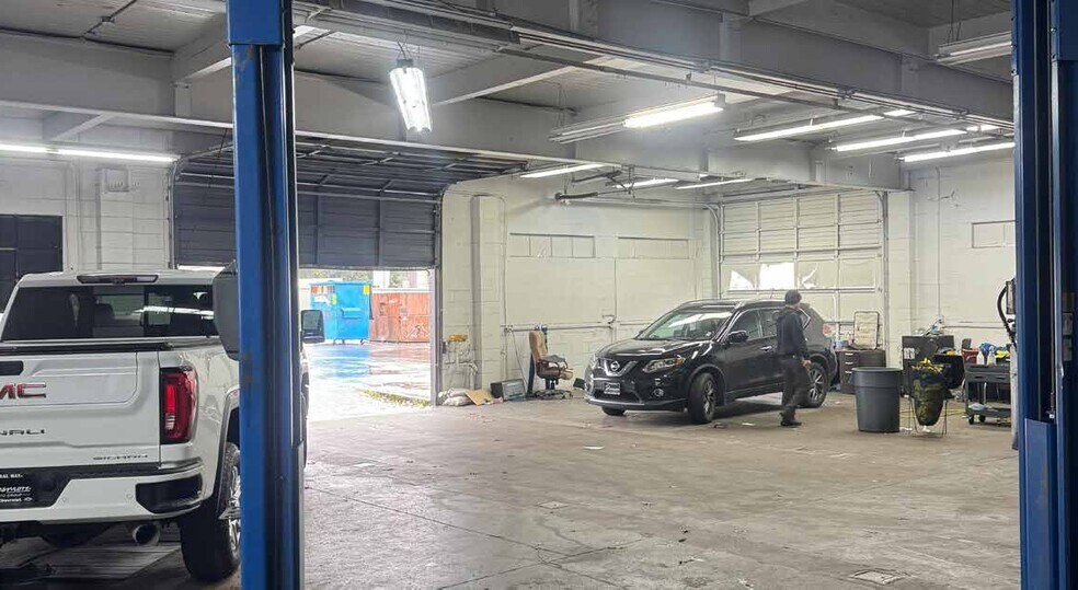 More Photos Of 615 N Meridian, Puyallup Auto Dealership For Sale