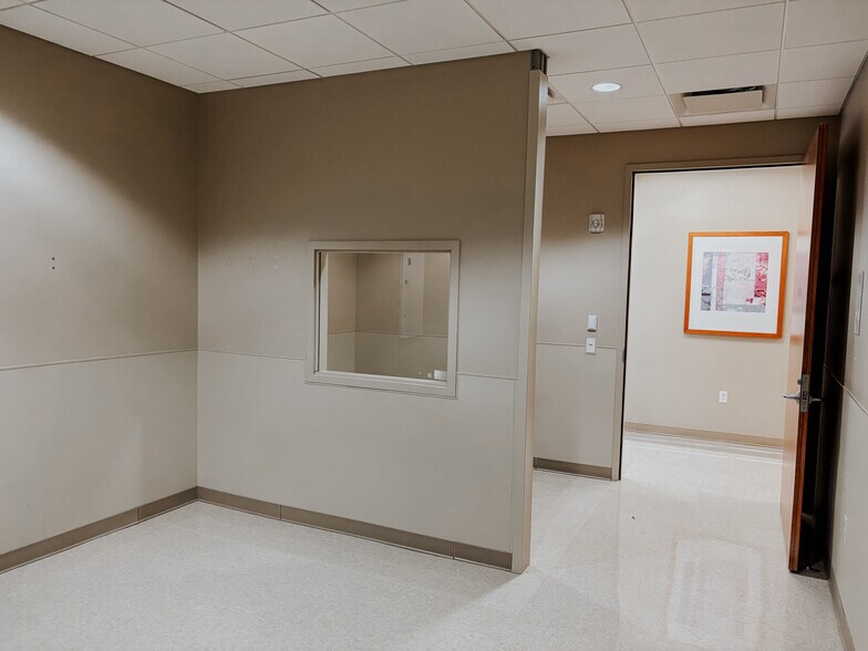 More Photos Of 1505 E Winding Way Dr, Friendswood Medical For Lease