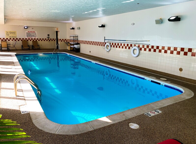 More Photos Of 3404 Samson Way, Bellevue Hotel For Sale