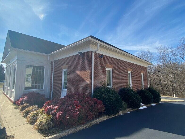 More Photos Of 1496 Anderson Hwy, Cumberland Bank For Lease