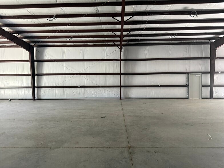 More Photos Of 4834 US Highway 264 W, Washington Flex For Lease